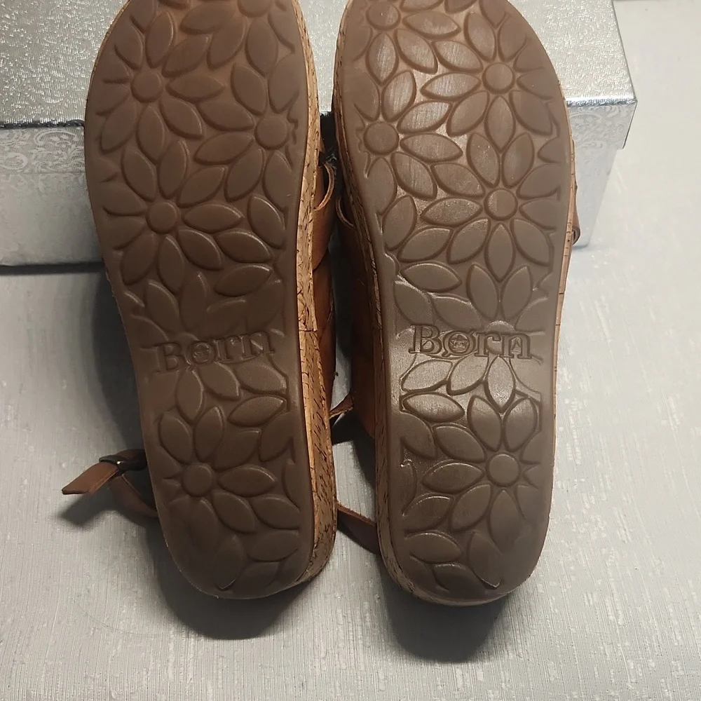 BORN SANDALS SIZE 9 40.5 Women's Tan Wedge Sandals - Picture 5 of 8